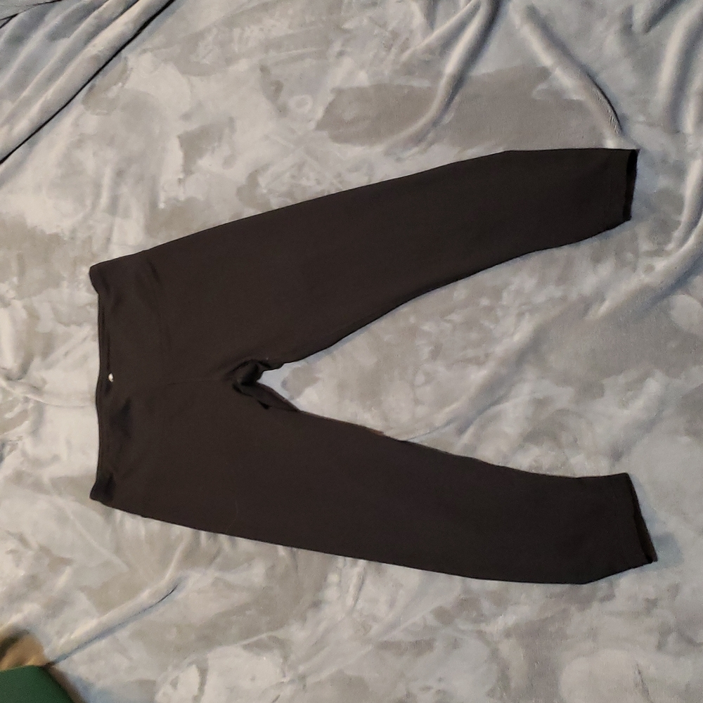 Yogalicious size Small work out leggings with front pocket in waistband.